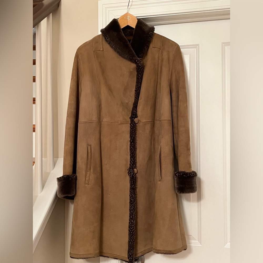Elegant Brown Women's Teddy Jacket with Dark Trim